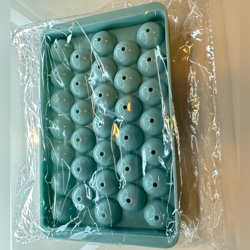 Small Round Ice Cube Tray Set 33 Count NWOT